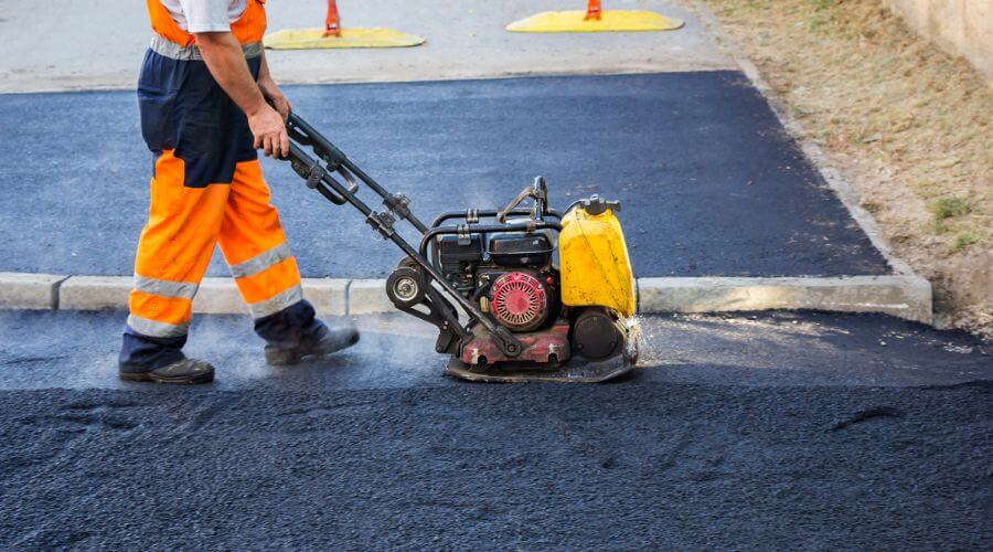 Professional gutter cleaning in Flora, MS